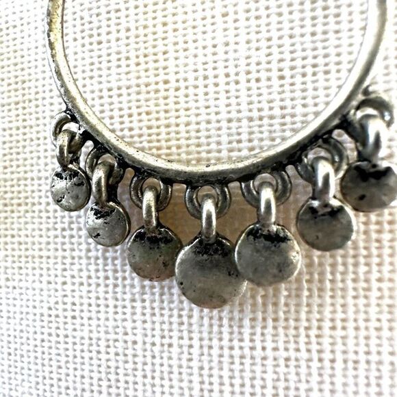 Silver tone disc earrings - Picture 5 of 8